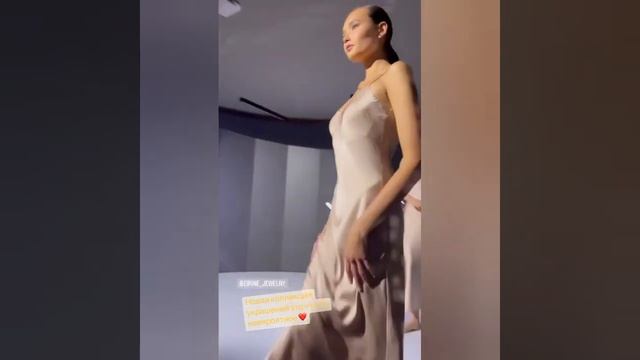 Будни Агаты Муцениеце - Комплименты от мужчин, Марк Вдовин, Презентация, Не пустили в заведение. смотреть онлайн