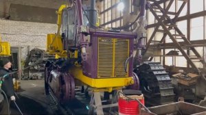 Установка гусеницы на Чебоксарский трактор ЧЕТРА Т20 в процессе капитального ремонта / ТехЗап