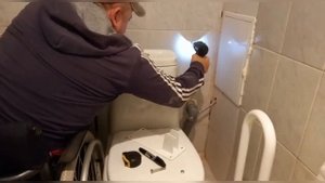 Установка поручней в санузле