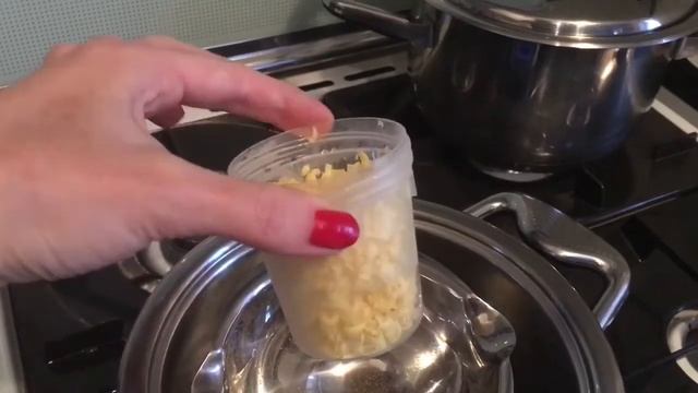 Красивые ногти. Как приготовить эффективное укрепляющее средство для ногтей. Пошаговый рецепт. смотреть онлайн