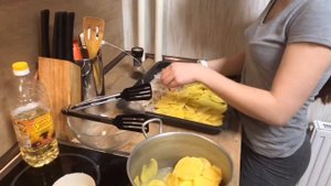 Картофельно-луковая запеканка с мясом!