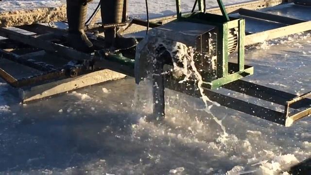 Заготовка льда для ледового городка