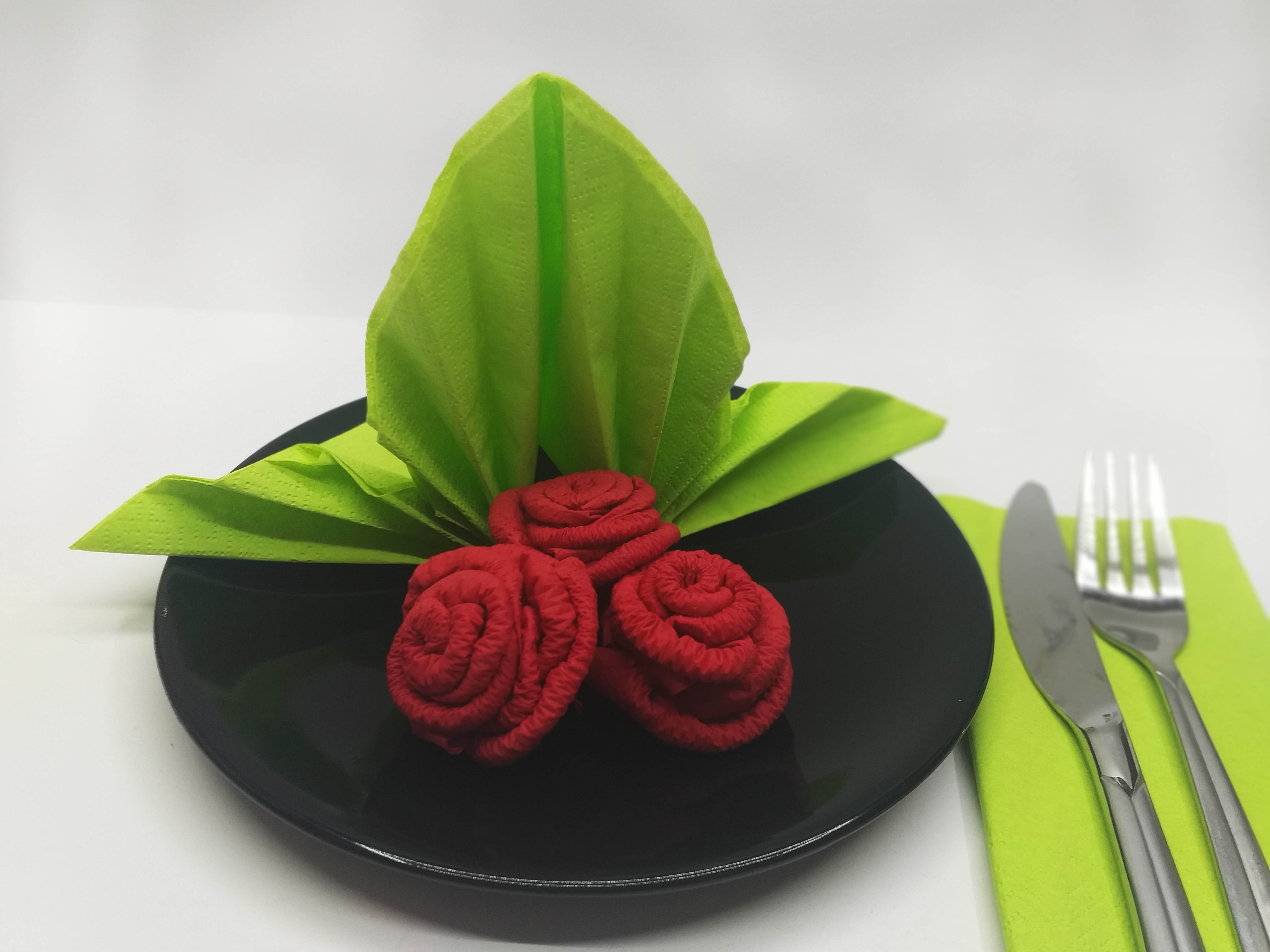 Розы из салфеток?  / How napkins to make the rose flowers ?