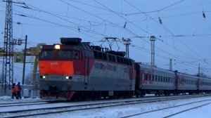 ЧС4т-417 с пассажирским поездом. Станция Вязники