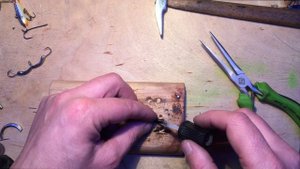 Уловистая мормышка (блесна)"БАНАН"на окуня,своими руками!