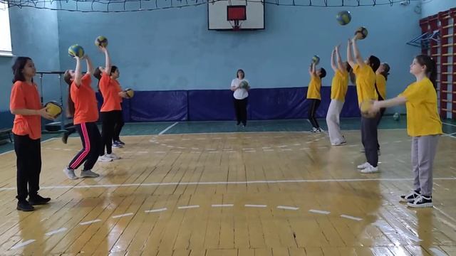 Урок физической культуры "Лидерские навыки в командных играх". смотреть онлайн