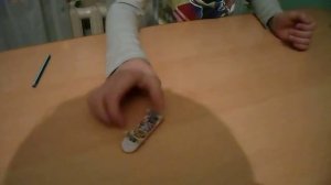 самое подробное видео как сделать кик-флип на фингере