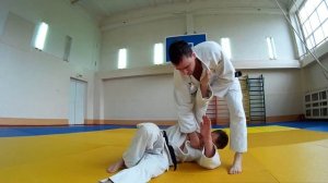 HIZA GURUMA / Подсечка в колено под отставленную ногу / 膝車