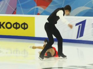 Российская фигуристка Медведева ударилась головой при падении