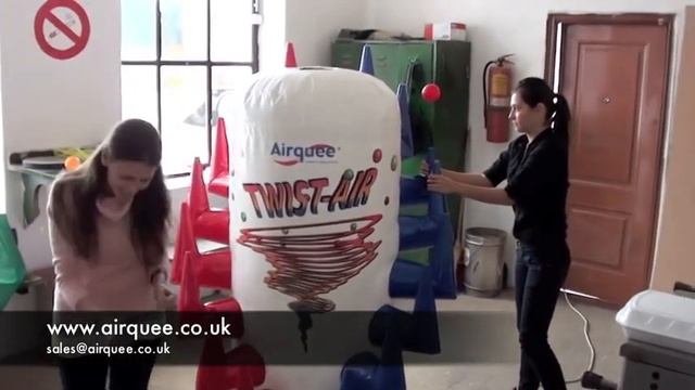 Twist Air Inflatable Game смотреть онлайн