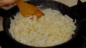 Луковый суп. Луковый суп с гренками.  Суп в горшочке. Французский луковый суп - классический рецепт