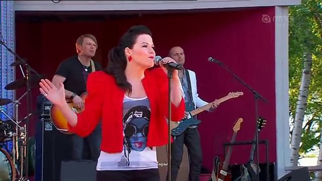 Jenni Vartiainen - Kaikki pallot ilmassa (live @ särkänniemi) смотреть онлайн