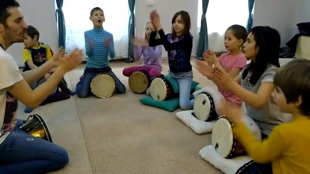 Музыкальные занятия в Барабанной школе. смотреть онлайн