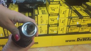 DeWALT DWE4884 - DeWALT DWE 4884 - DeWALT Geradschleifer Akku - DeWALT Shop Budakeszi