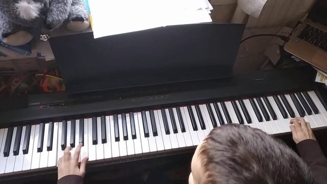 Как играть гамму Фа Мажор на пианино How to play gamma F major on piano смотреть онлайн