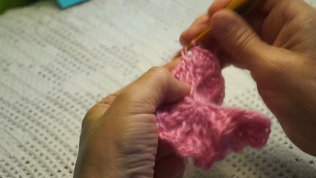 Теплая шапка "Рельефные узоры",вязание крючком,crochet hat (шапка № 160)