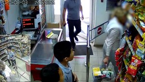 Подростки крадут чипсы