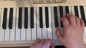 Урок № 11. Нота ля. Поем ритмы Лягушки. Этюды на 3х пальцах.