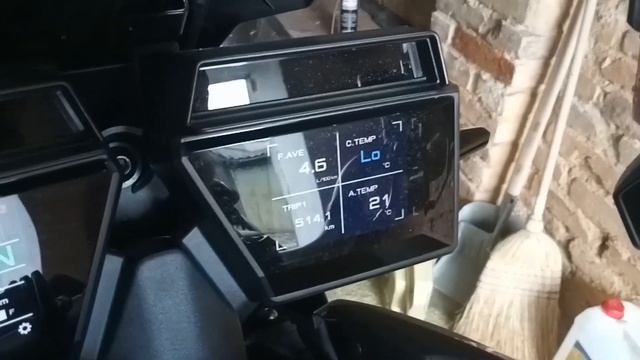 Звук двигателя Yamaha Tracer9 с выжатым сцеплением смотреть онлайн