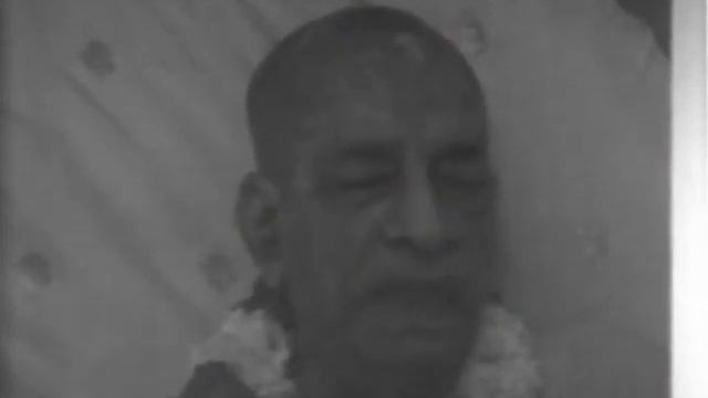 В чем разница между Ведами и Христианством? Ответ Шрилы Прабхупады / Интервью 1976г. смотреть онлайн