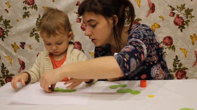 Волшебная гусеница. Аппликация из бумаги для детей от 1 года. Видео для детей и родителей. смотреть онлайн