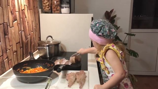 Минтай в томатном соусе! Вкусная и полезная запечённая рыбка для деток! Готовим вместе с детьми!