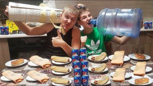 ШАУРМА ХОТ ДОГ ПИРОЖОК КТО БЫСТРЕЕ СЪЕСТ МНОГО ЕДЫ ПОЛУЧИТ ДЕНЬГИ ! КТО ПРОИГРАЕТ ЕСТ КОШАЧИЙ КОРМ