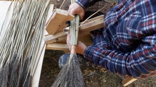 Веник.Как связать веник из тростника(очерет) часть 2 смотреть онлайн