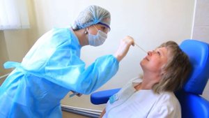 Как правильно брать мазки на коронавирус?