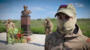 Бойцы башкирского батальона Салавата Юлаева посетили мемориал генералу Шаймуратову в Донецкой област