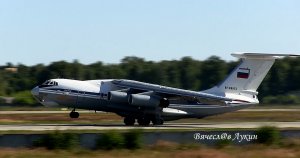 Ил-76М RF-86875 с надписью Гвардейский Красносельский