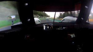 Visuale interna da paura, Onboard in prima persona, RaceRoom, SPA, triplo monitor Perfect Fov