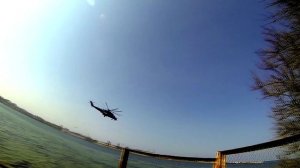 Крым, пгт Черноморское. Полёт вертолётного звена Ми-35 и Ми-8 вдоль берега