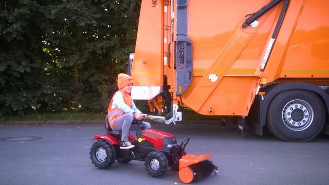 The kids build a Lego tower with a real construction vehicle ??♀?♂ смотреть онлайн