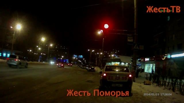 Скорая "спешит" на помощь. Архангельск