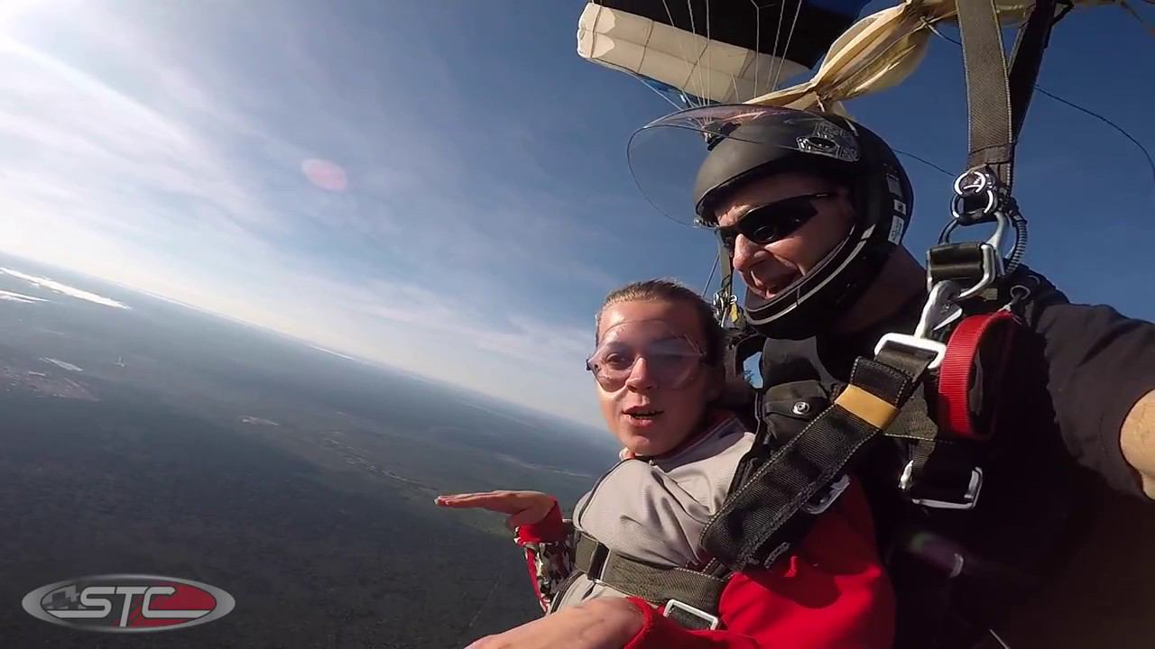 DJ Sveta tandem jump. DJ Tandem skydive in Zimbabwe смотреть онлайн