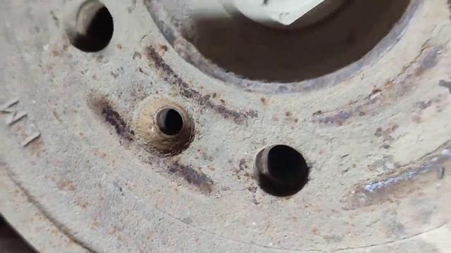 Снятие заржавевшего болта тормозного барабана Рено Дастер(1) смотреть онлайн