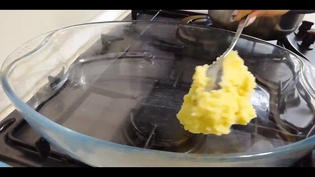 Картофельная запеканка с куриной грудкой и шампиньонами под сыром / Семья в восторге