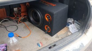 Доступный готовый сабвуфер в коробе, который разберет твою тачку DL Audio Piranha 12 Double Port V.