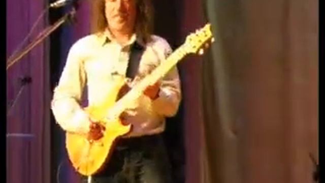 Поет и играет В. Кузьмин смотреть онлайн