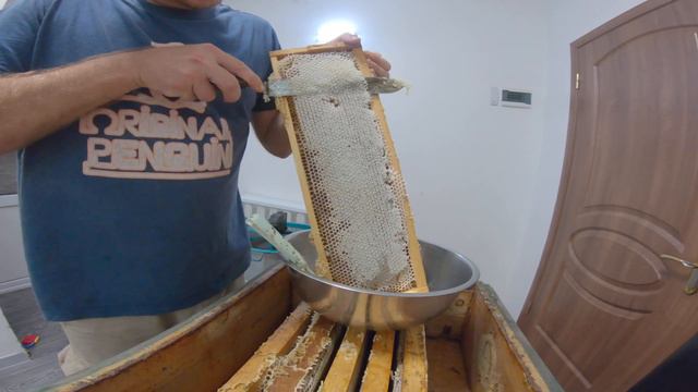 Что такое забрус, и как откачивают  мёд!