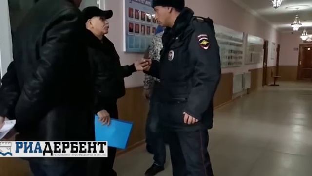 Вторые сутки УБЭП ведет обыски в дербентском Институте Мировой экономики смотреть онлайн