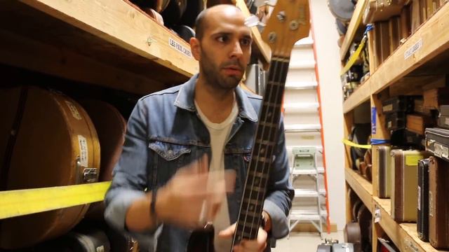 Norman's Rare Guitars - Guitar of the Day: 1966 Fender Precision Bass смотреть онлайн