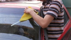 Golf 2  устанавливаем лобовое стекло