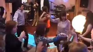 Копия видео "Армянский певец в Москве-БАБКЕН"