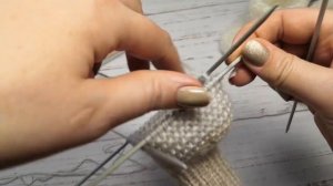 КРАСИВЫЕ ПИНЕТКИ ДЛЯ МАЛЫША БЕЗ ШВОВ СПИЦАМИ