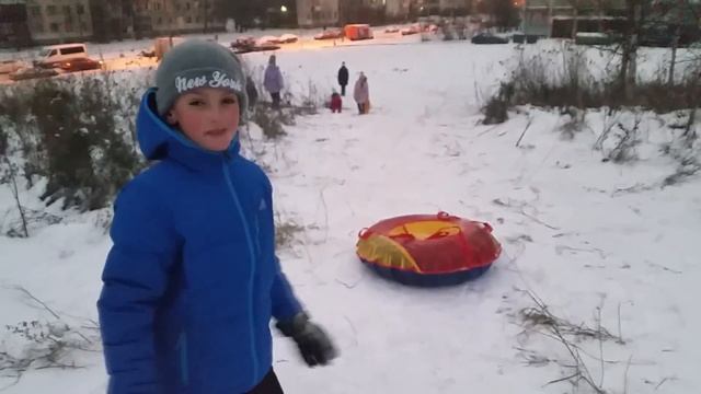 катаемся на ватрушке смотреть онлайн