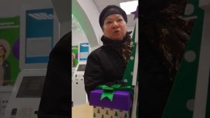 Сумасшедшая в салоне связи