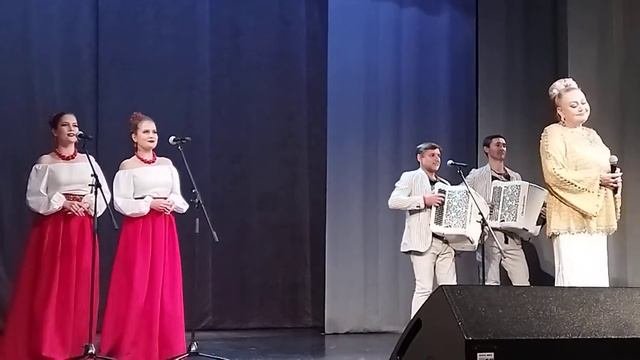 Юлия Петровна Учватова и ансамбль 