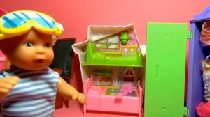 Мультик про кукол. Катя и Макс делают каток дома. Серия 1/Cartoon about dolls. Katya and Max